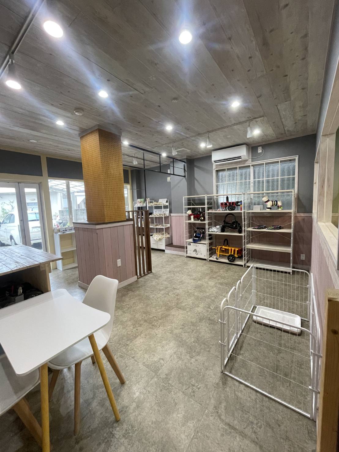 車椅子の試乗などができる広々とした店内